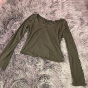 Green buttoned long sleeve
